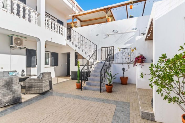 Image No.26-5 Bed Villa for sale