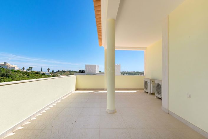 Image No.28-4 Bed Property for sale