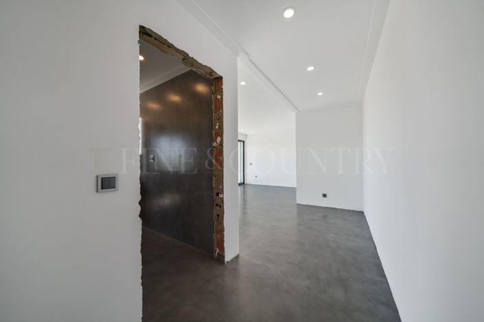 Image No.16-6 Bed Property for sale