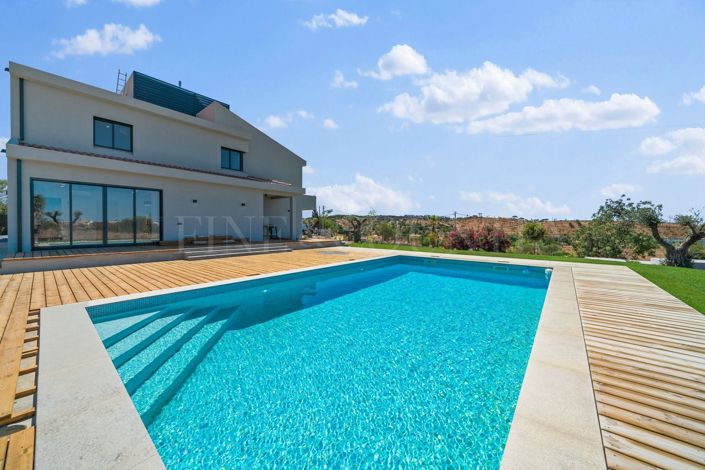 Image No.31-6 Bed Property for sale