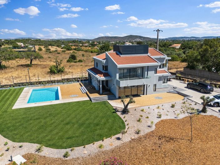 Image No.41-6 Bed Property for sale