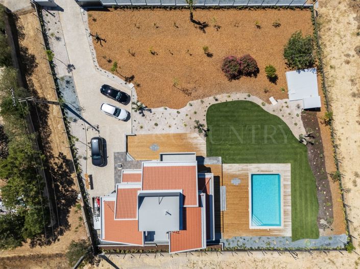 Image No.44-6 Bed Property for sale