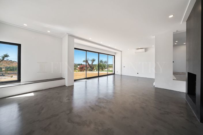 Image No.7-6 Bed Property for sale