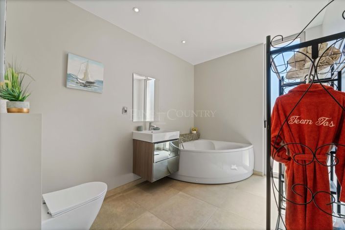 Image No.30-5 Bed Villa for sale