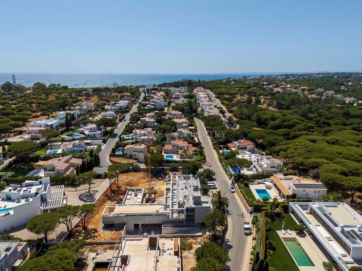 Image No.14-Propriété de 8 chambres à vendre à Loule