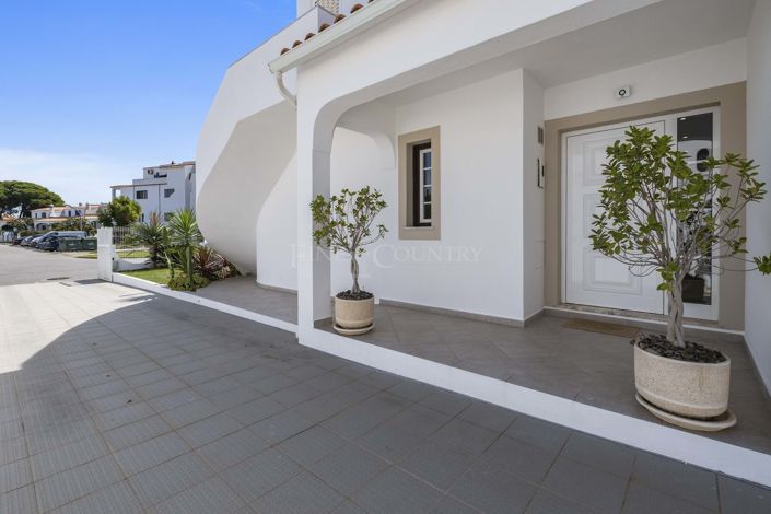 Image No.6-4 Bed Villa for sale