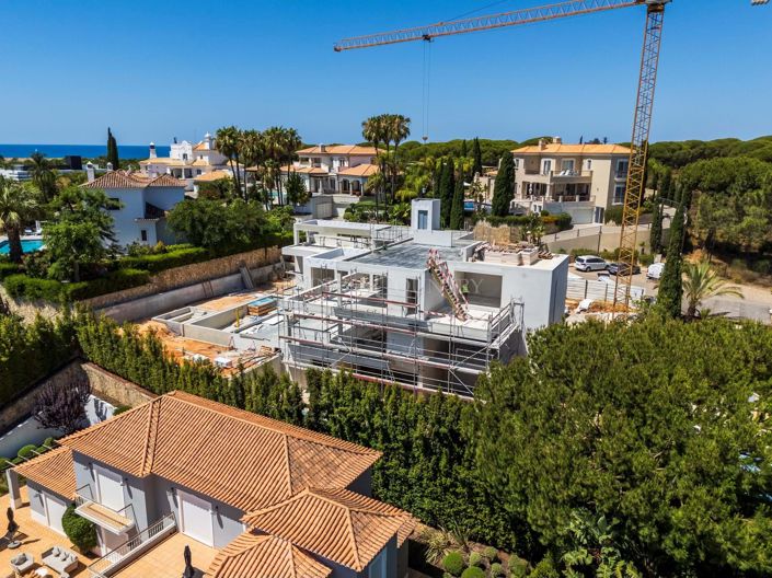 Image No.1-4 Bed Property for sale