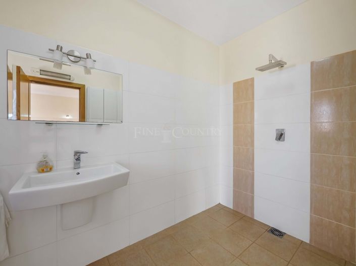 Image No.20-3 Bed Villa for sale