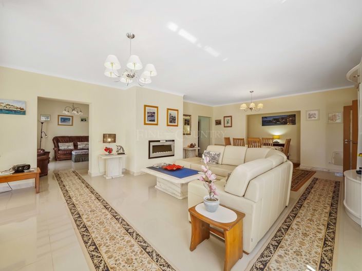 Image No.3-3 Bed Villa for sale