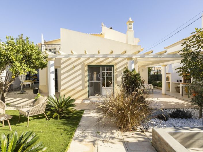 Image No.1-4 Bed Villa for sale