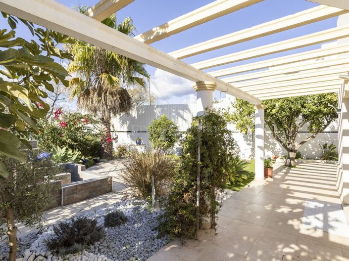 Image No.2-4 Bed Villa for sale