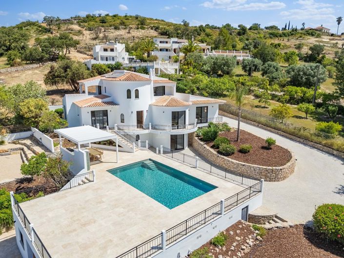 Image No.1-5 Bed Property for sale