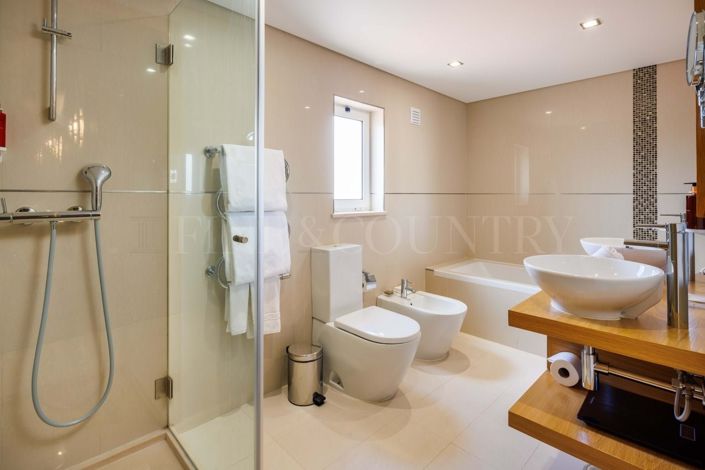 Image No.11-3 Bed Property for sale