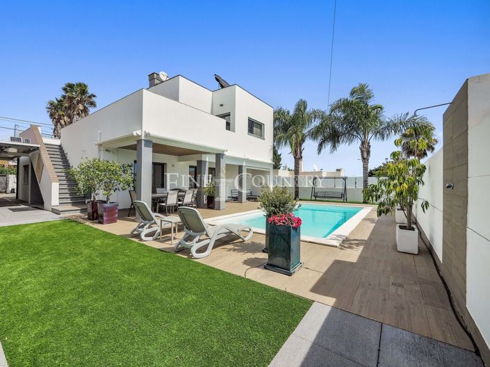 Image No.1-3 Bed Villa for sale