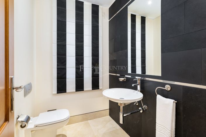 Image No.16-3 Bed Semi-Detached for sale