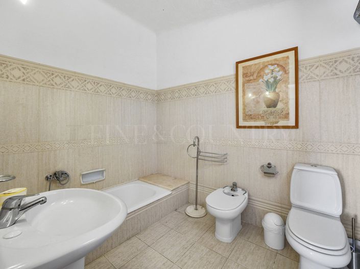 Image No.30-4 Bed Property for sale
