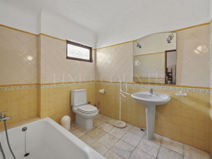 Image No.37-4 Bed Property for sale