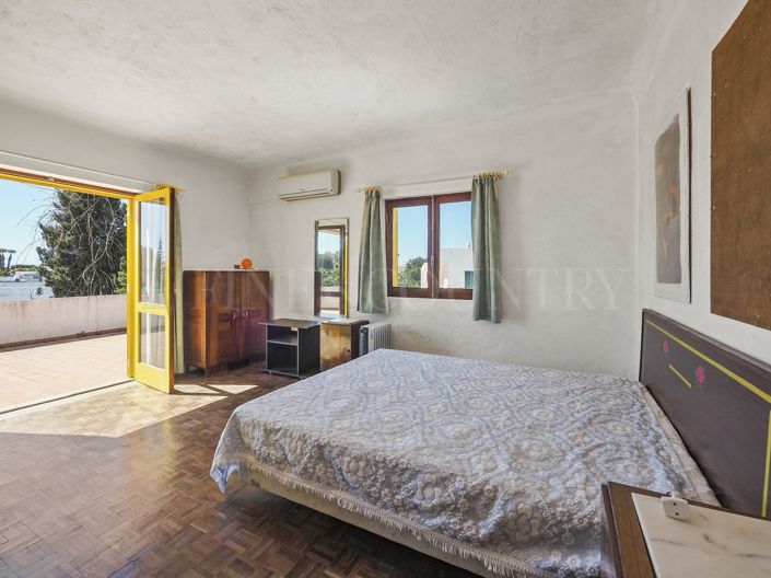 Image No.38-4 Bed Property for sale