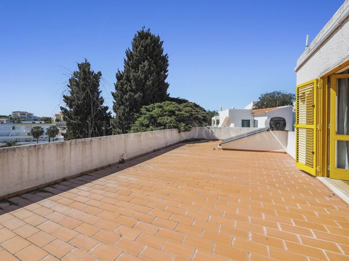Image No.41-4 Bed Property for sale