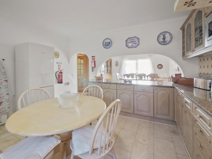 Image No.14-4 Bed Property for sale