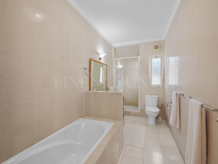 Image No.22-4 Bed Property for sale