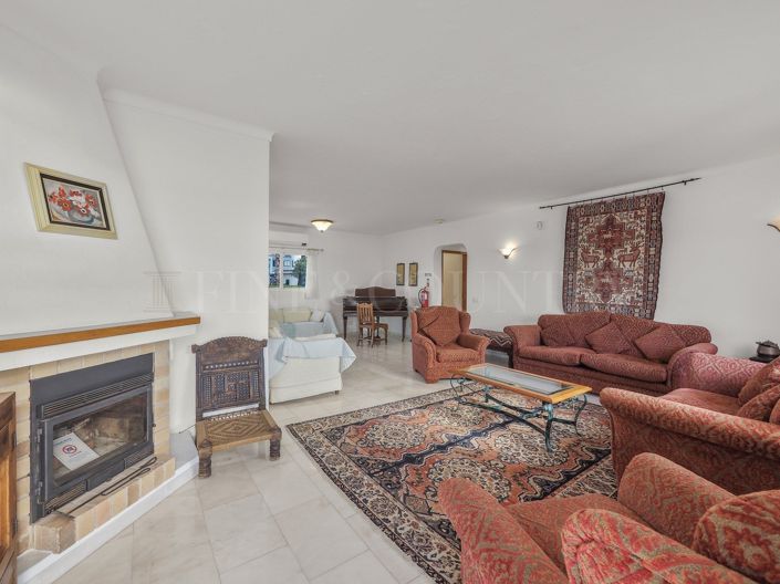 Image No.27-4 Bed Property for sale