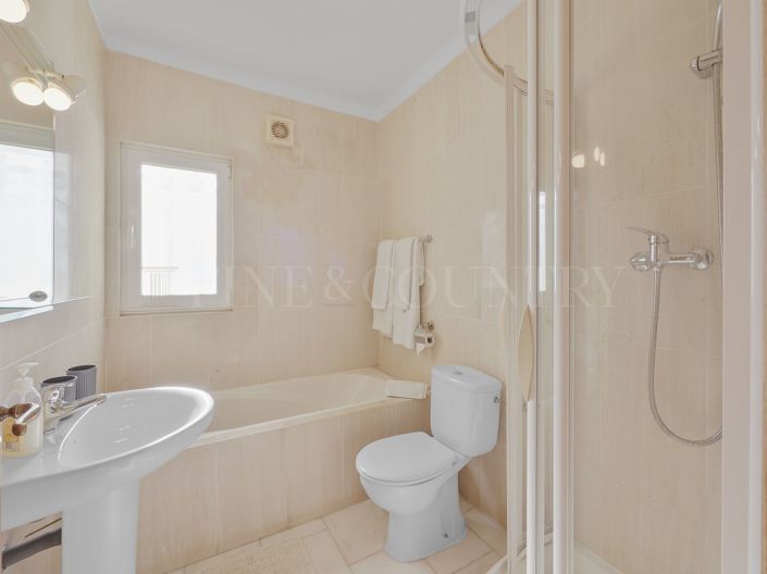 Image No.31-4 Bed Property for sale