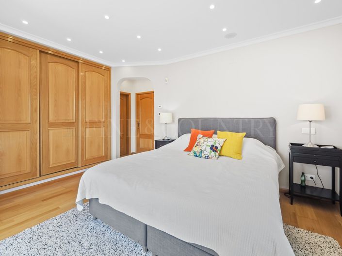 Image No.50-7 Bed Property for sale