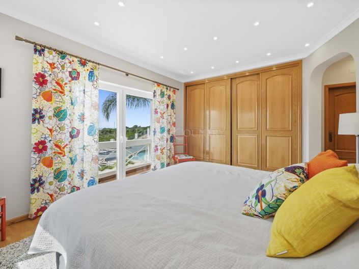 Image No.50-7 Bed Property for sale