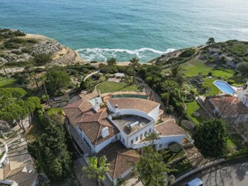 4 Bed Property for sale