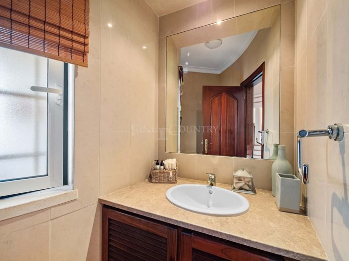 Image No.21-4 Bed Property for sale