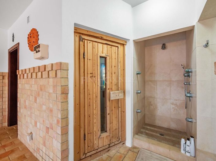 Image No.57-4 Bed Property for sale