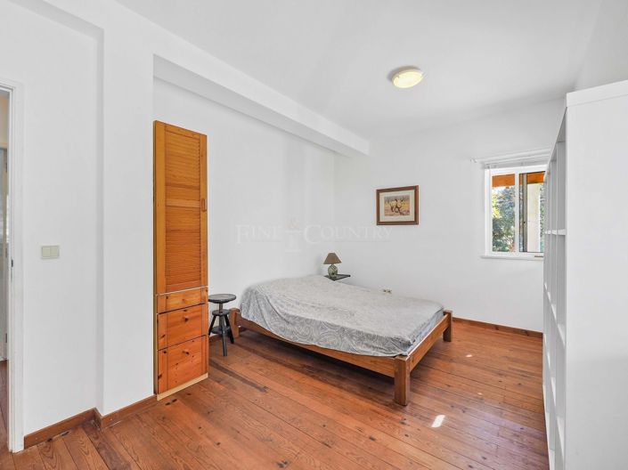 Image No.16-5 Bed Property for sale