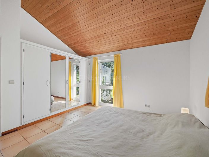 Image No.23-5 Bed Property for sale