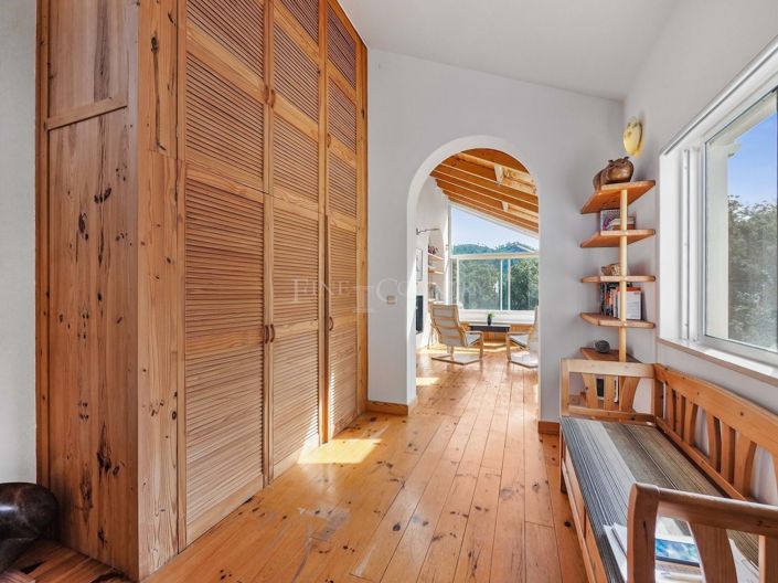 Image No.6-5 Bed Property for sale