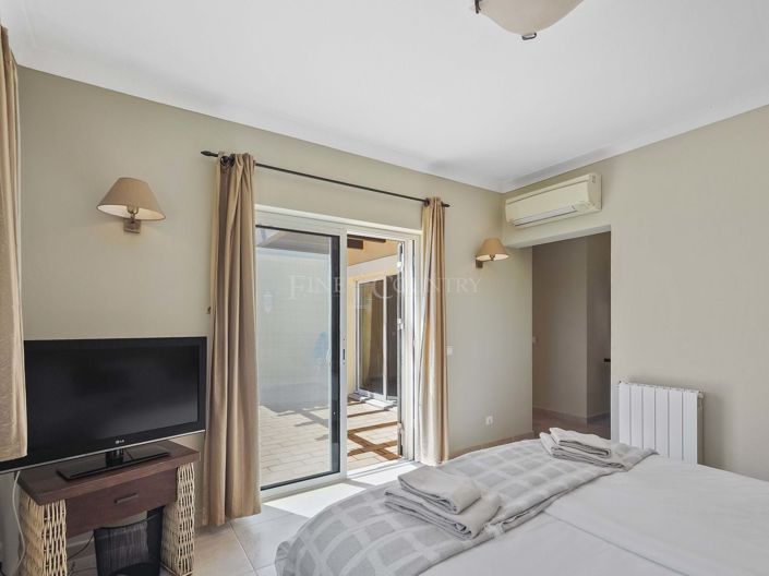 Image No.18-3 Bed Property for sale