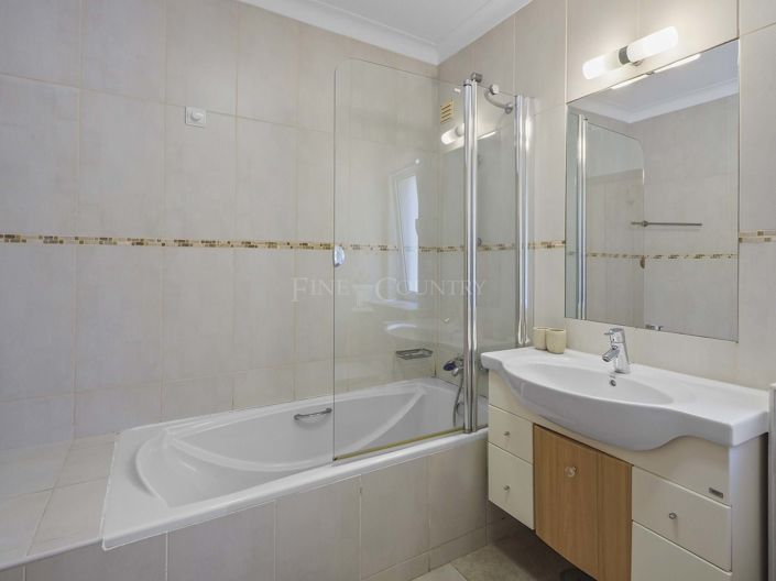 Image No.28-3 Bed Property for sale