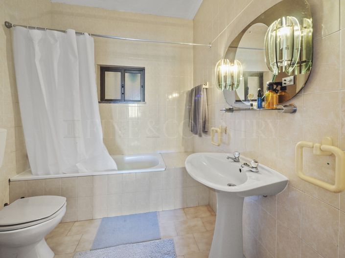 Image No.21-5 Bed Property for sale