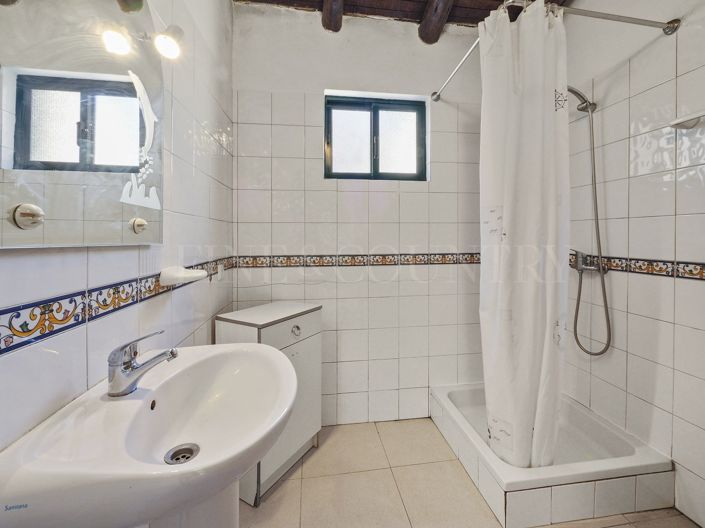 Image No.31-5 Bed Property for sale