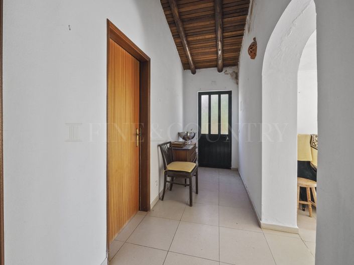 Image No.32-5 Bed Property for sale