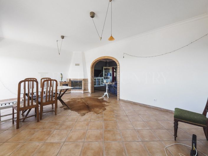 Image No.10-5 Bed Property for sale