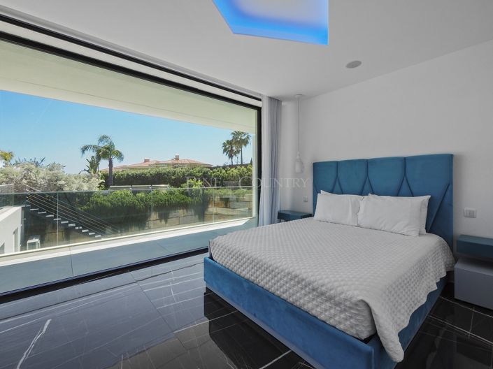 Image No.15-5 Bed Property for sale