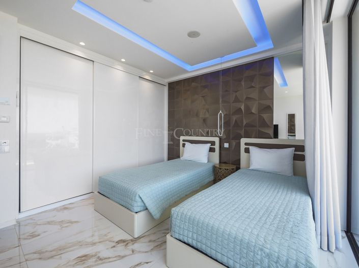 Image No.23-5 Bed Property for sale