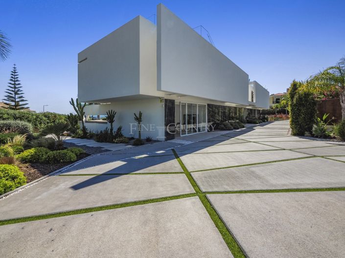 Image No.46-5 Bed Property for sale