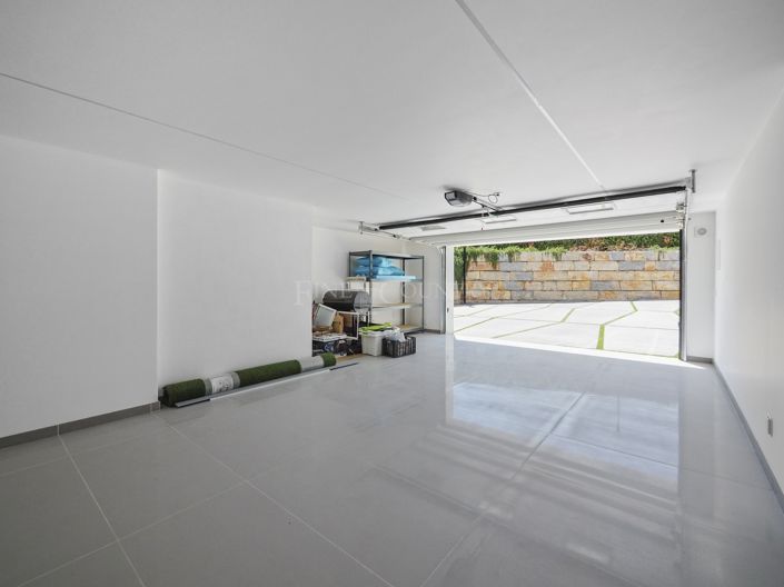 Image No.55-5 Bed Property for sale