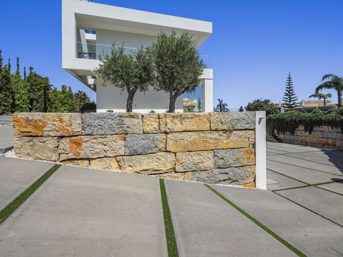 Image No.58-5 Bed Property for sale