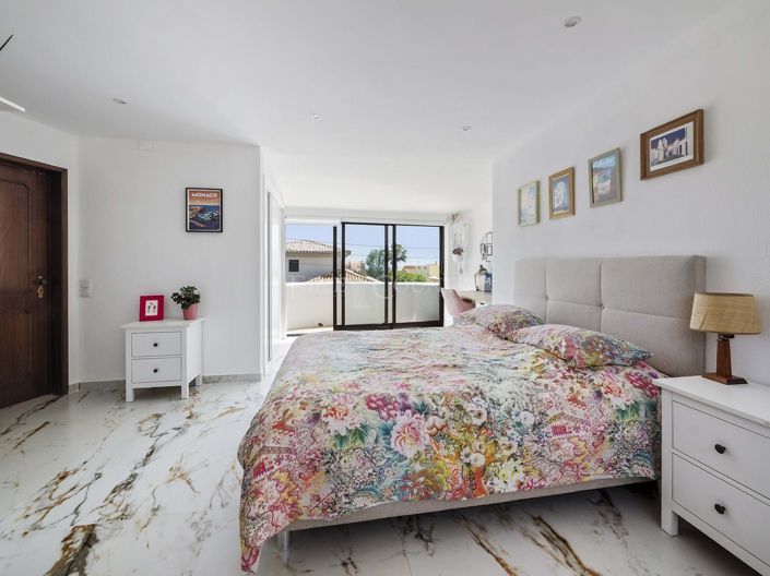 Image No.30-3 Bed Property for sale