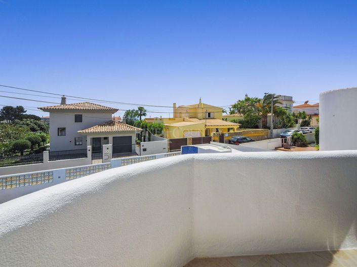 Image No.40-3 Bed Property for sale