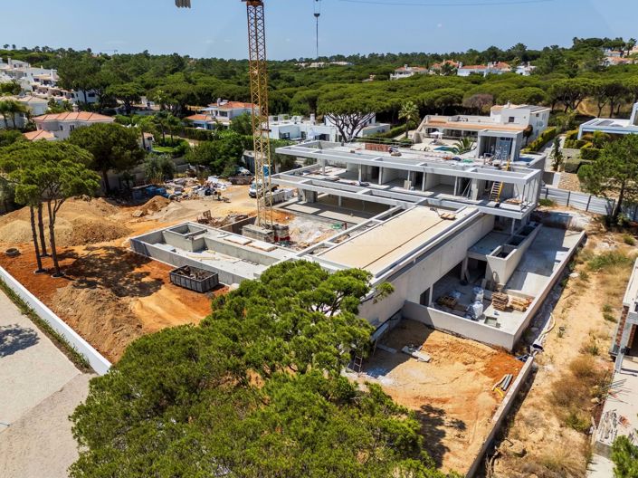 Image No.13-8 Bed Property for sale