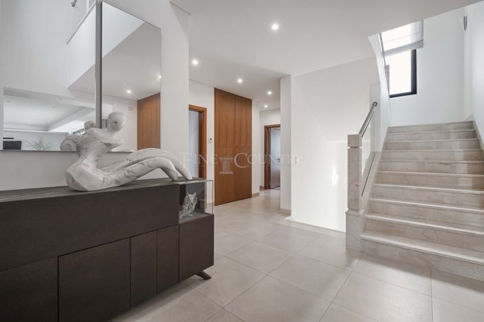 Image No.15-4 Bed Property for sale